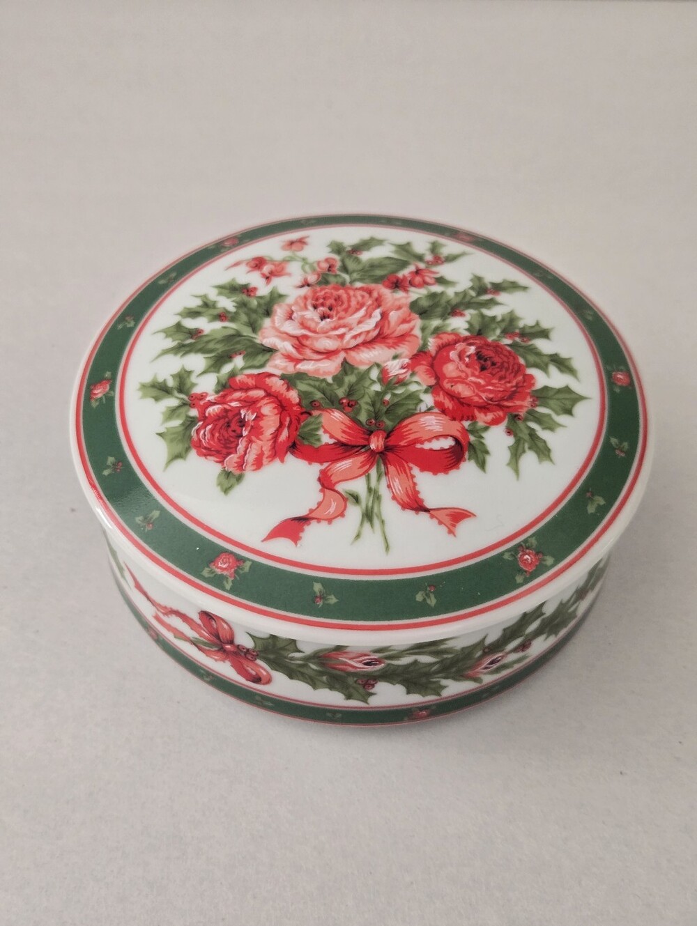 VTG 90s Lefton China Christmas Roses Holly Red Ribbon Ceramic Trinket Box